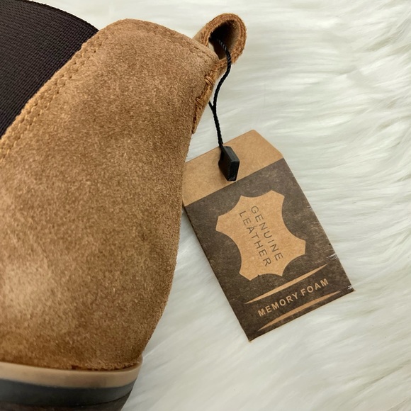 NIB Crevo Alicia Suede Lug Sole Chelsea Boot Bootie Tan 9M - Picture 10 of 13